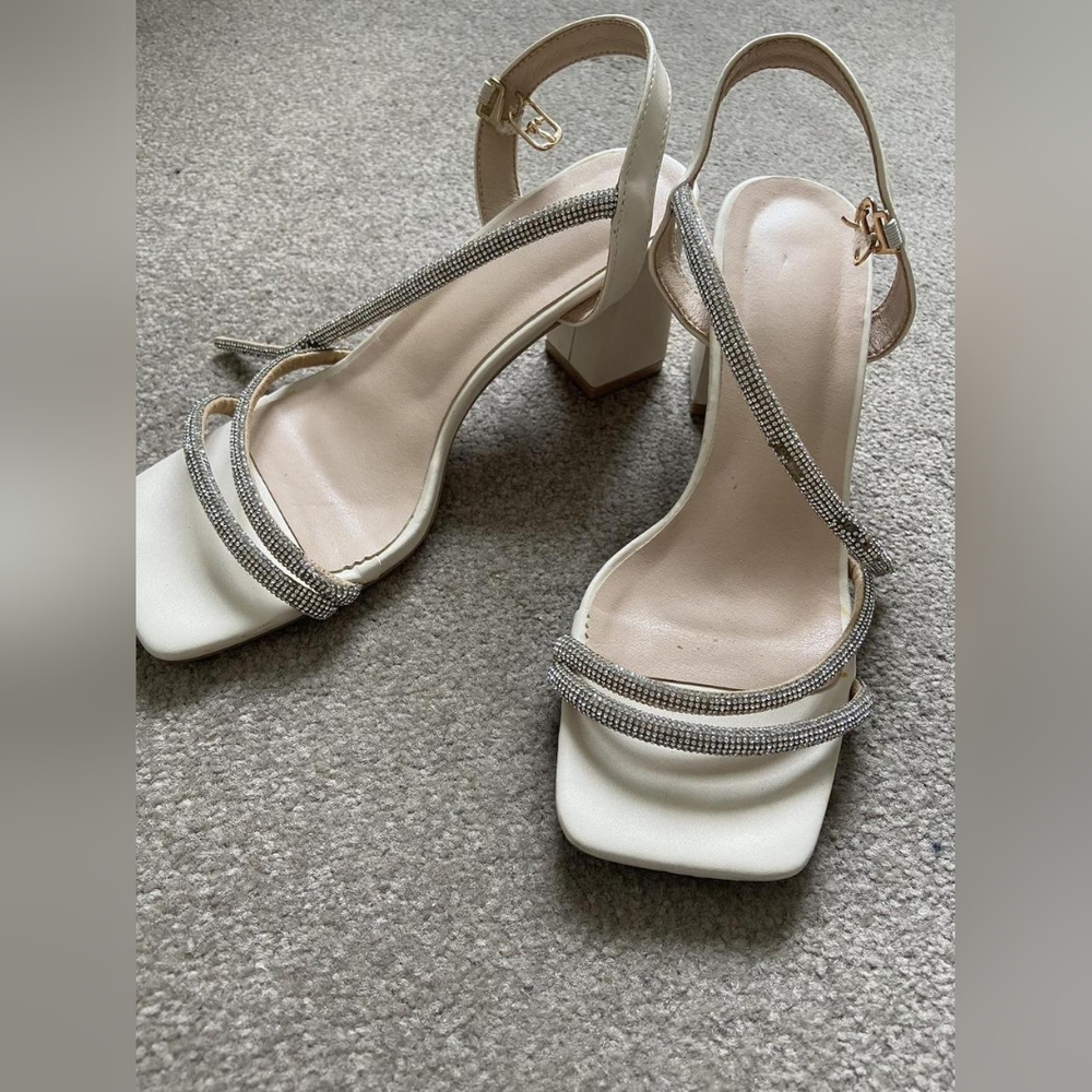 SHEIN Women's White and Cream Sandals